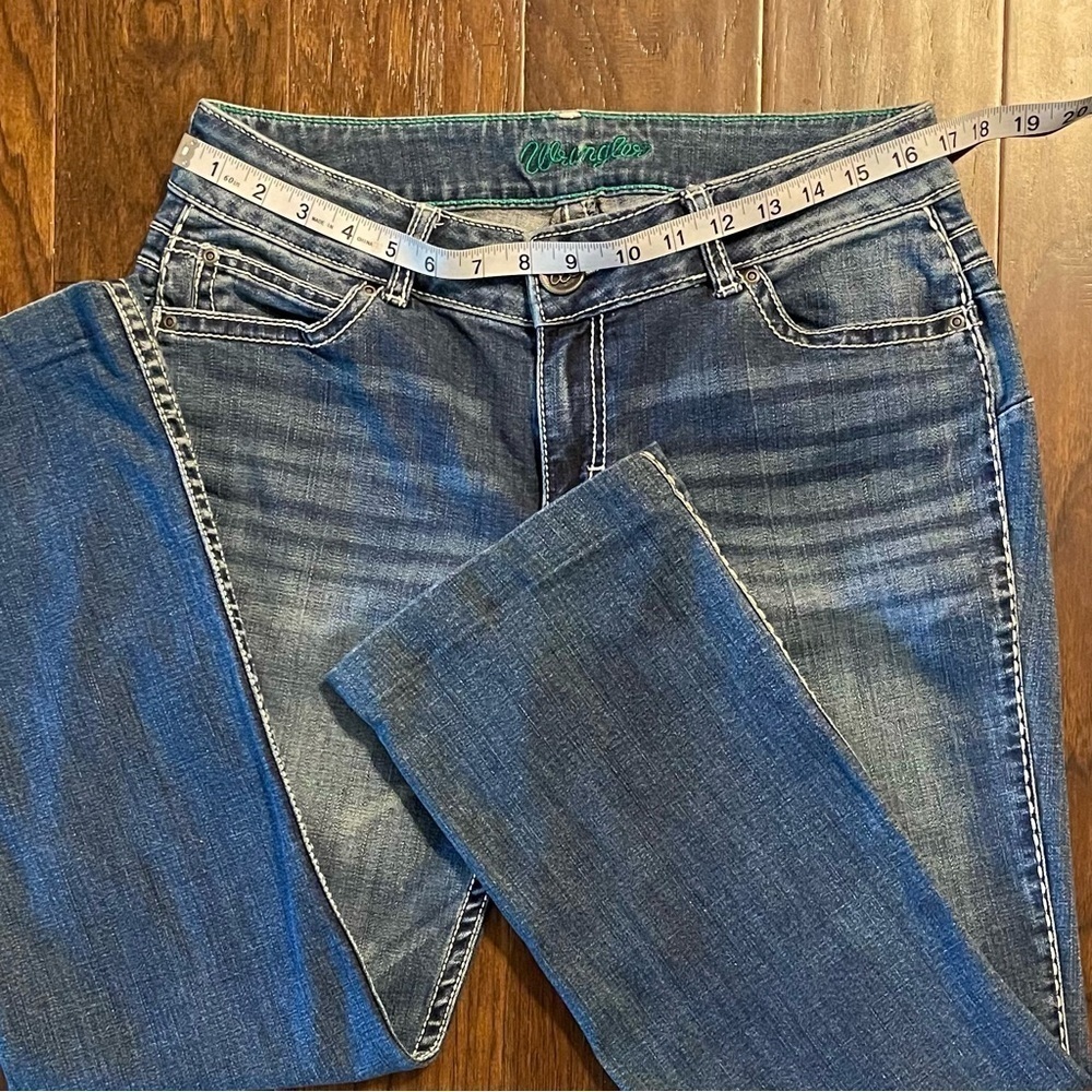 Wrangler Embroidered Rodeo Western Boot Cut Denim Jeans - Picture 5 of 9